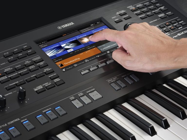 Yamaha PSR-SX720 61-key Arranger Workstation